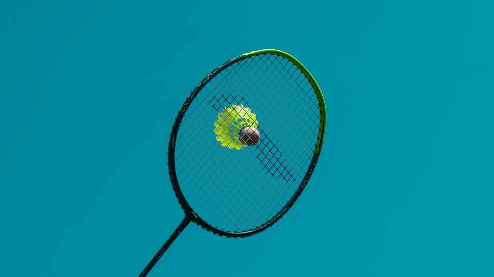 what-is-the-standard-size-of-a-badminton-racket